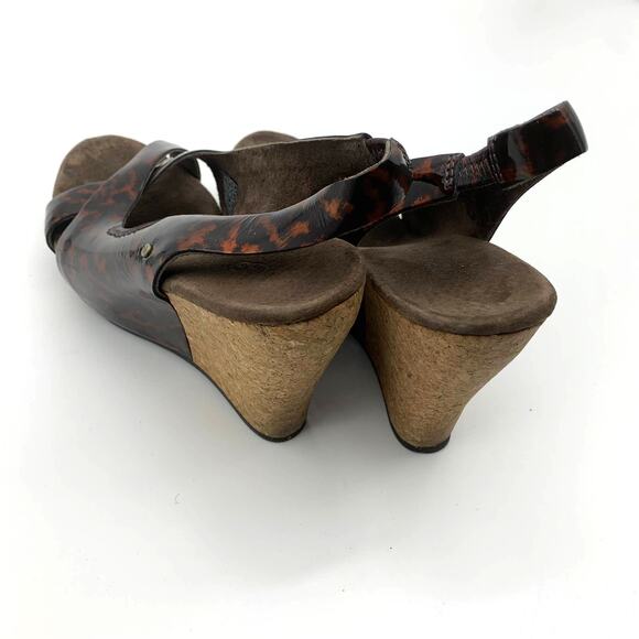 UGG Wedge Heel Womens Size 7US Cheetah Print Leather Sandals Shoes - Picture 2 of 8